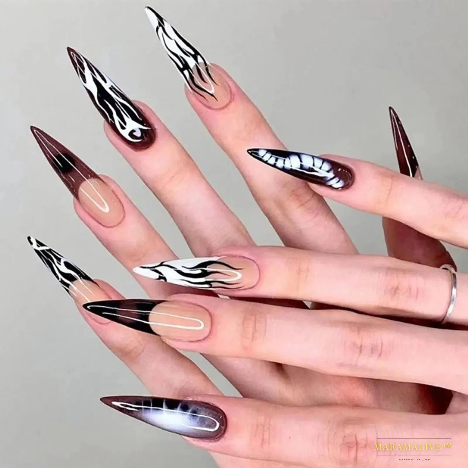 24pcs Halloween Dark Scrub 3D Black Snake False Nails - Super Long Pointy Press-On Y2K Nails for Mysterious Gothic Look