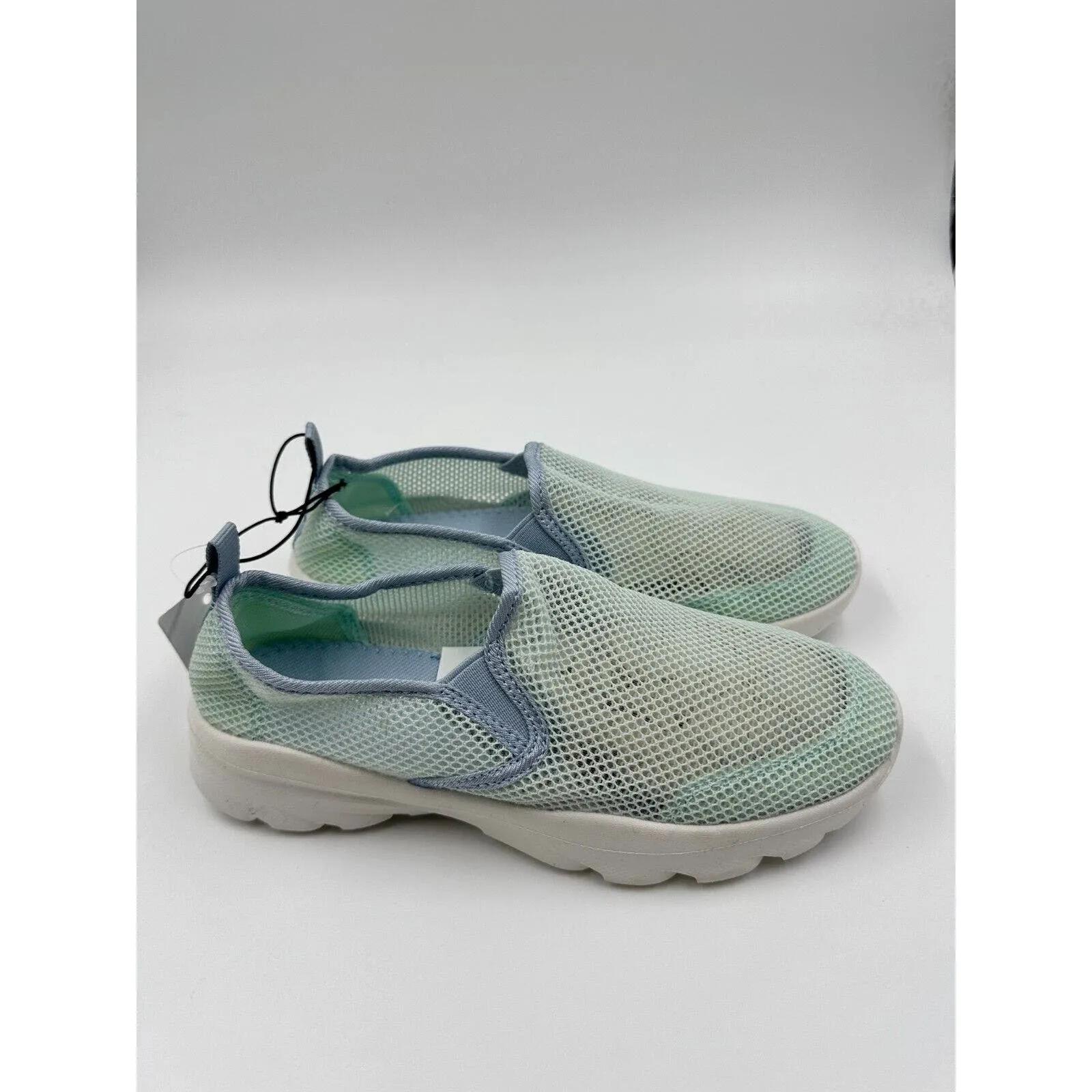 Big Kids Size 5 Sea Foam Water Shoes