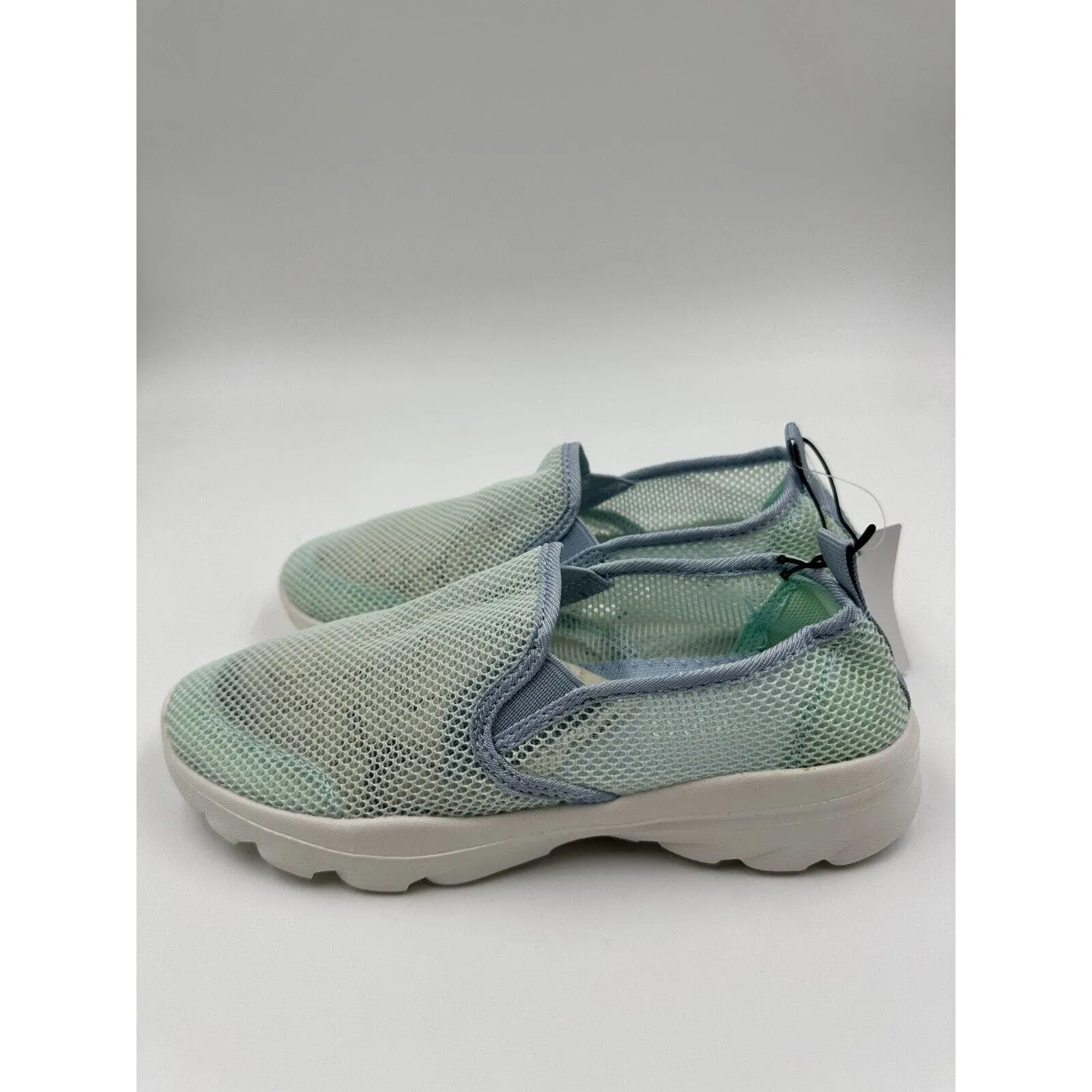 Big Kids Size 5 Sea Foam Water Shoes