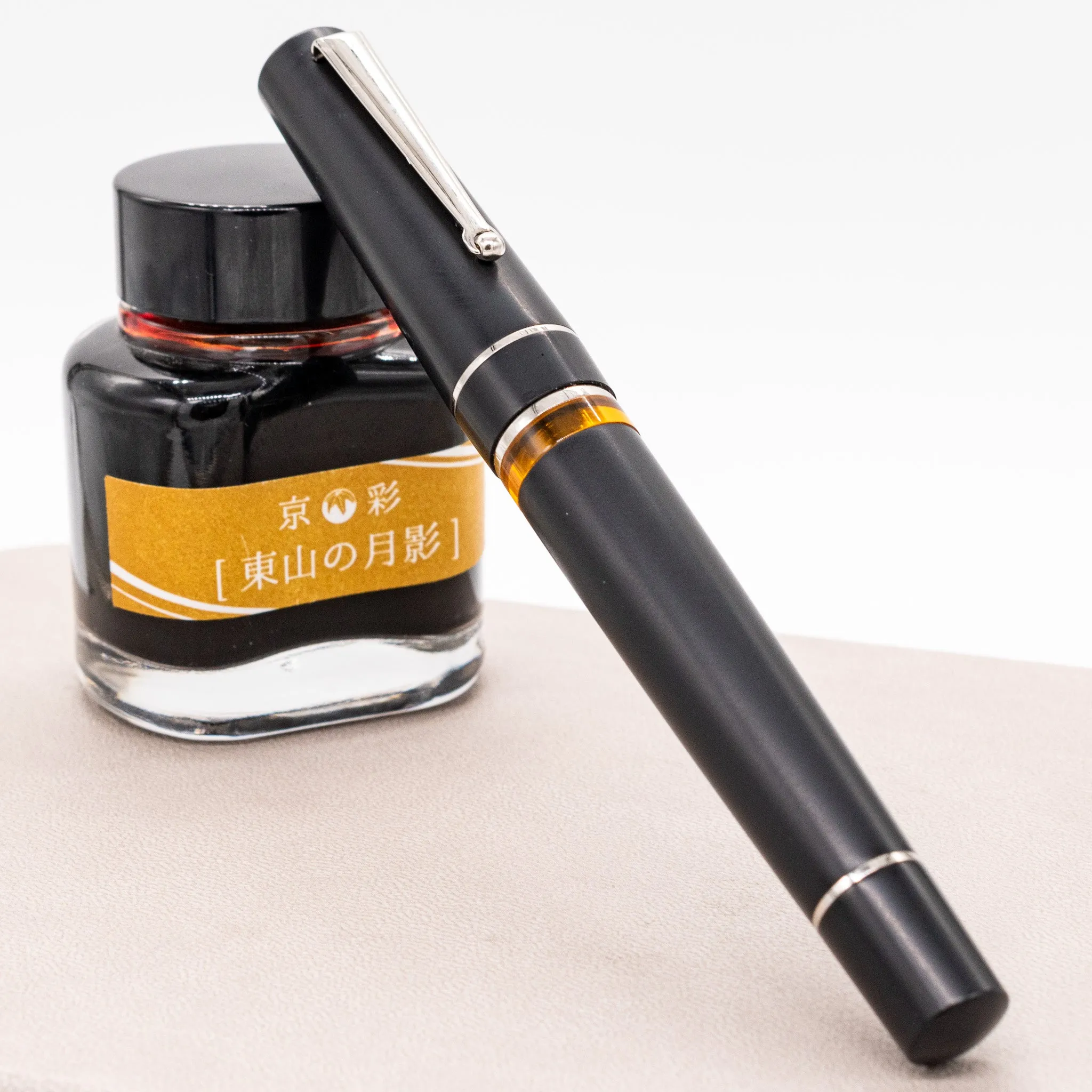 Delta Duna Fountain Pen - Matte Black with Palladium Trim