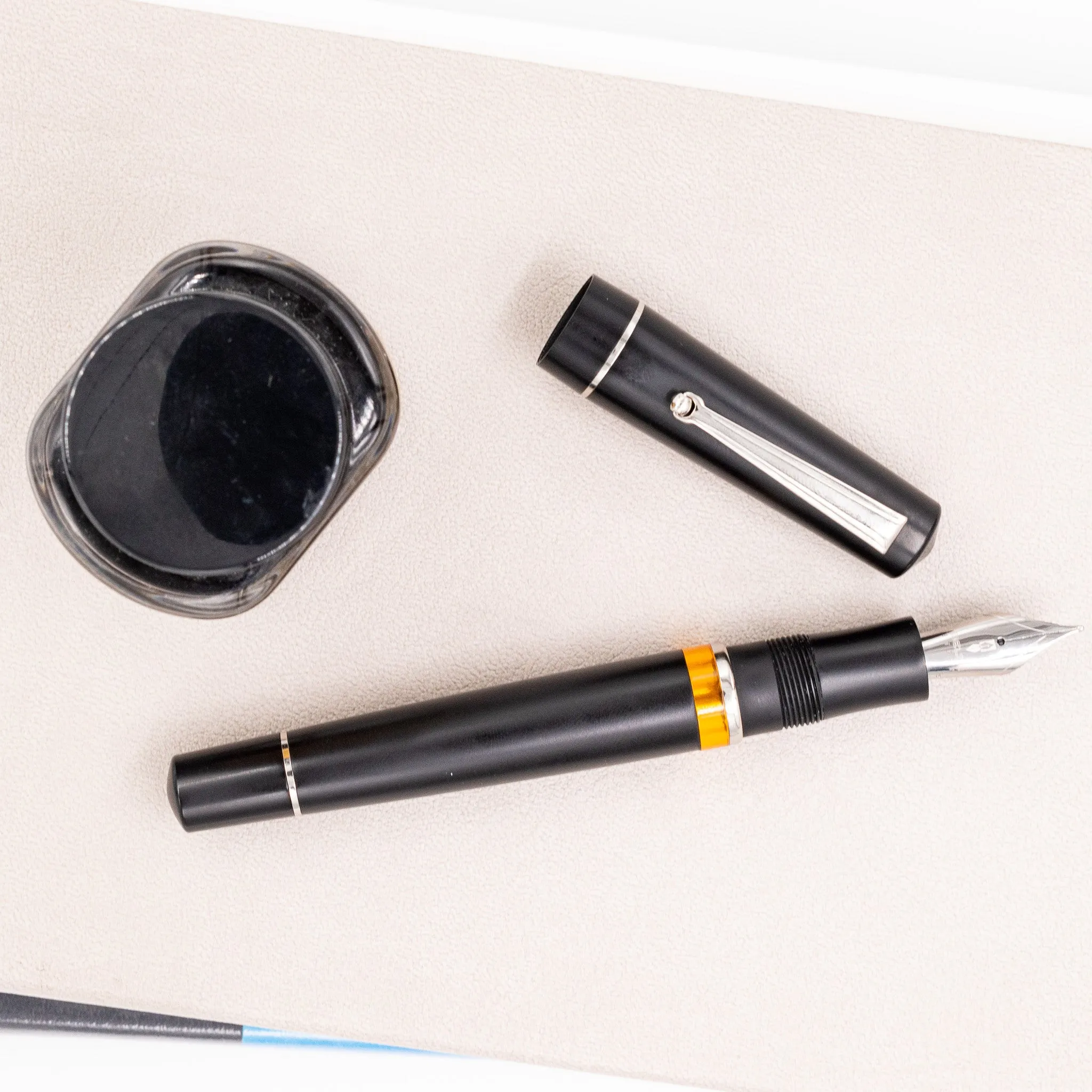 Delta Duna Fountain Pen - Matte Black with Palladium Trim