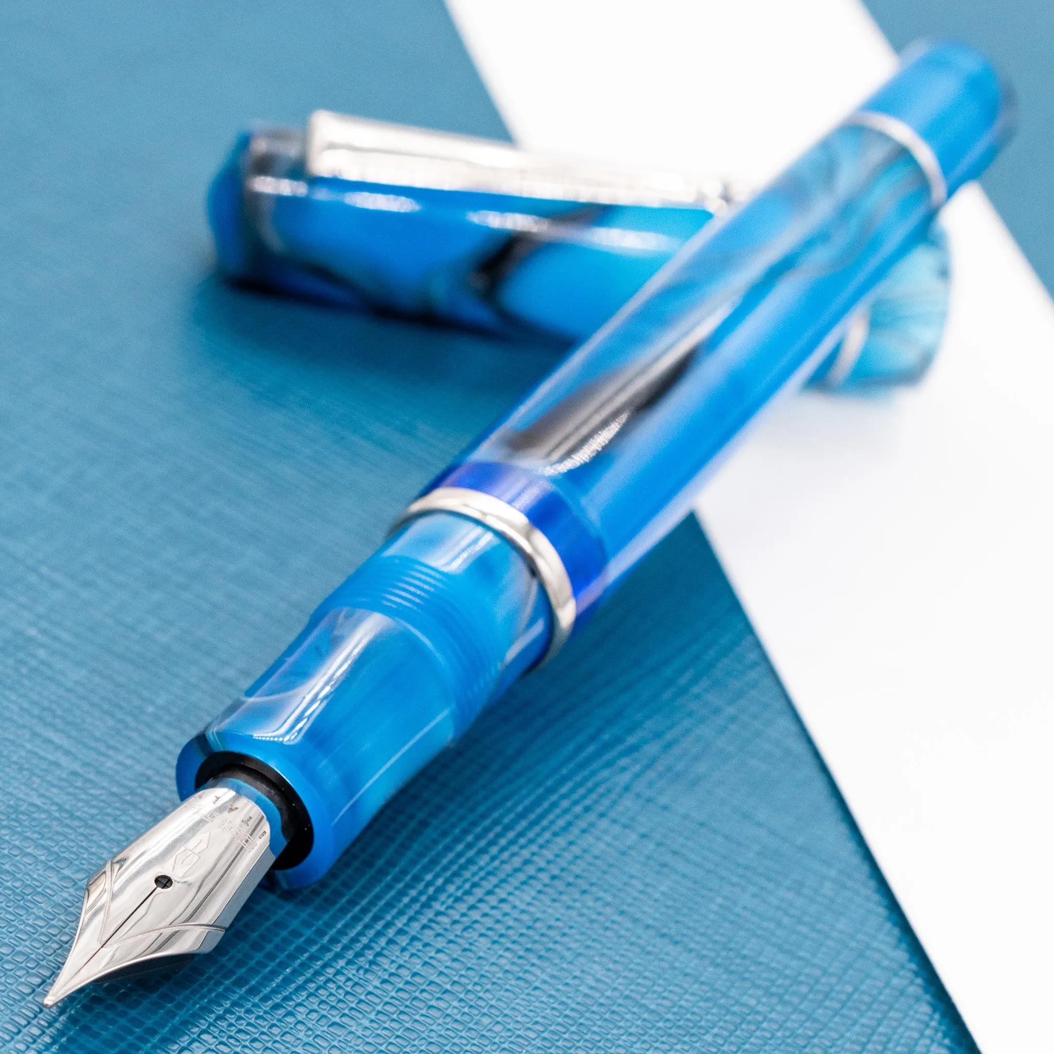 Delta Duna Fountain Pen - Oasis Blue with Palladium Trim