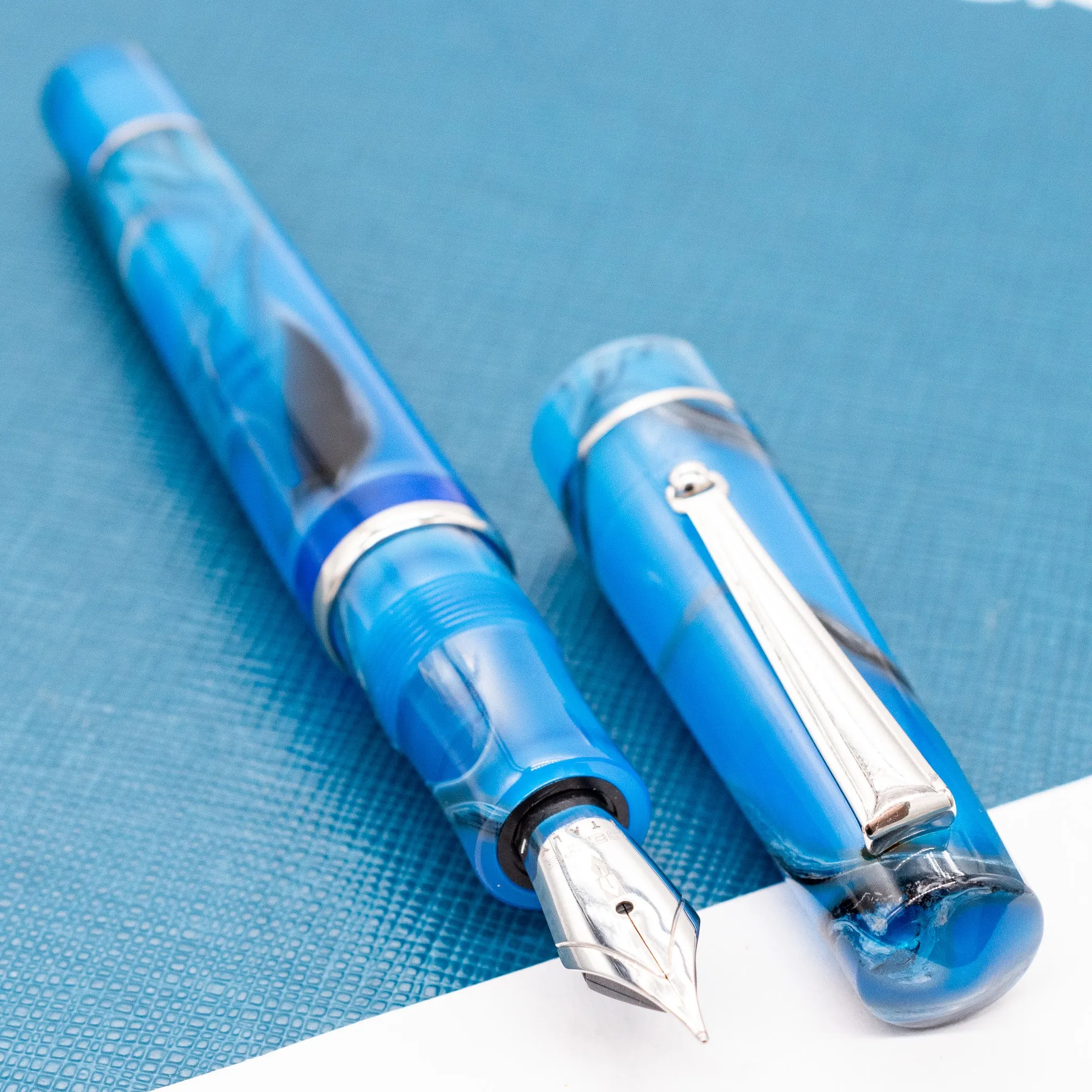 Delta Duna Fountain Pen - Oasis Blue with Palladium Trim