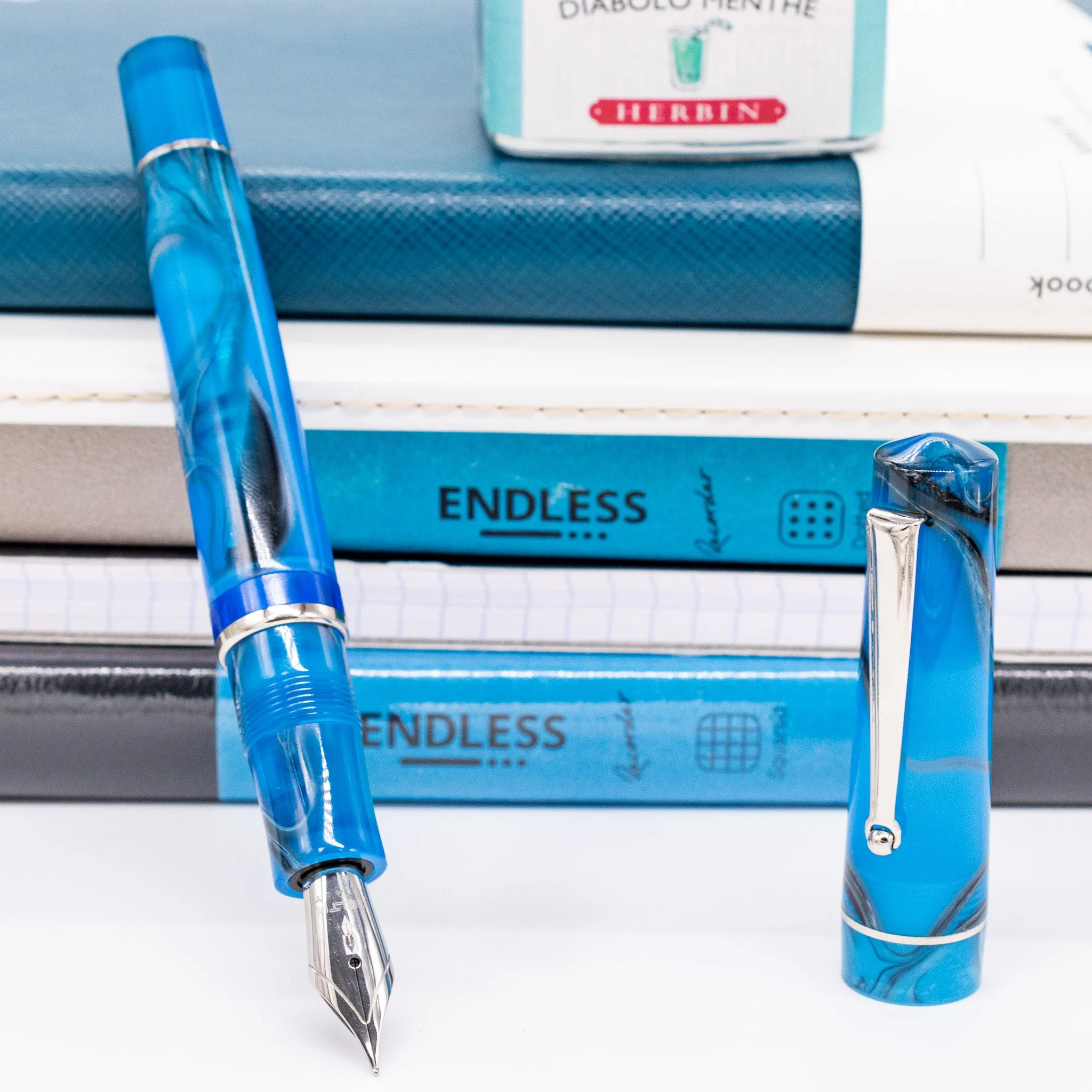 Delta Duna Fountain Pen - Oasis Blue with Palladium Trim