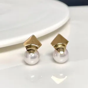 Graceful Aura Pearl Earring