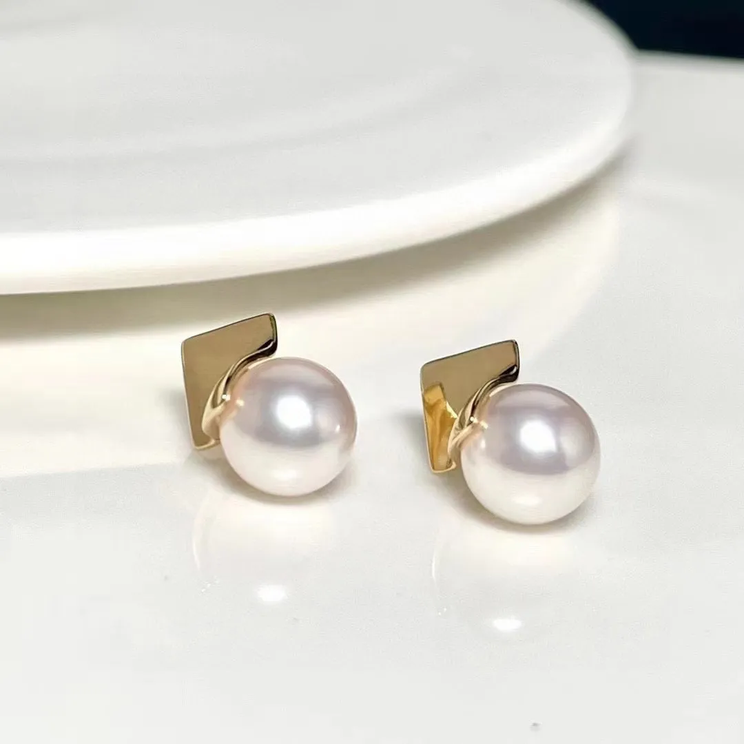 Graceful Aura Pearl Earring