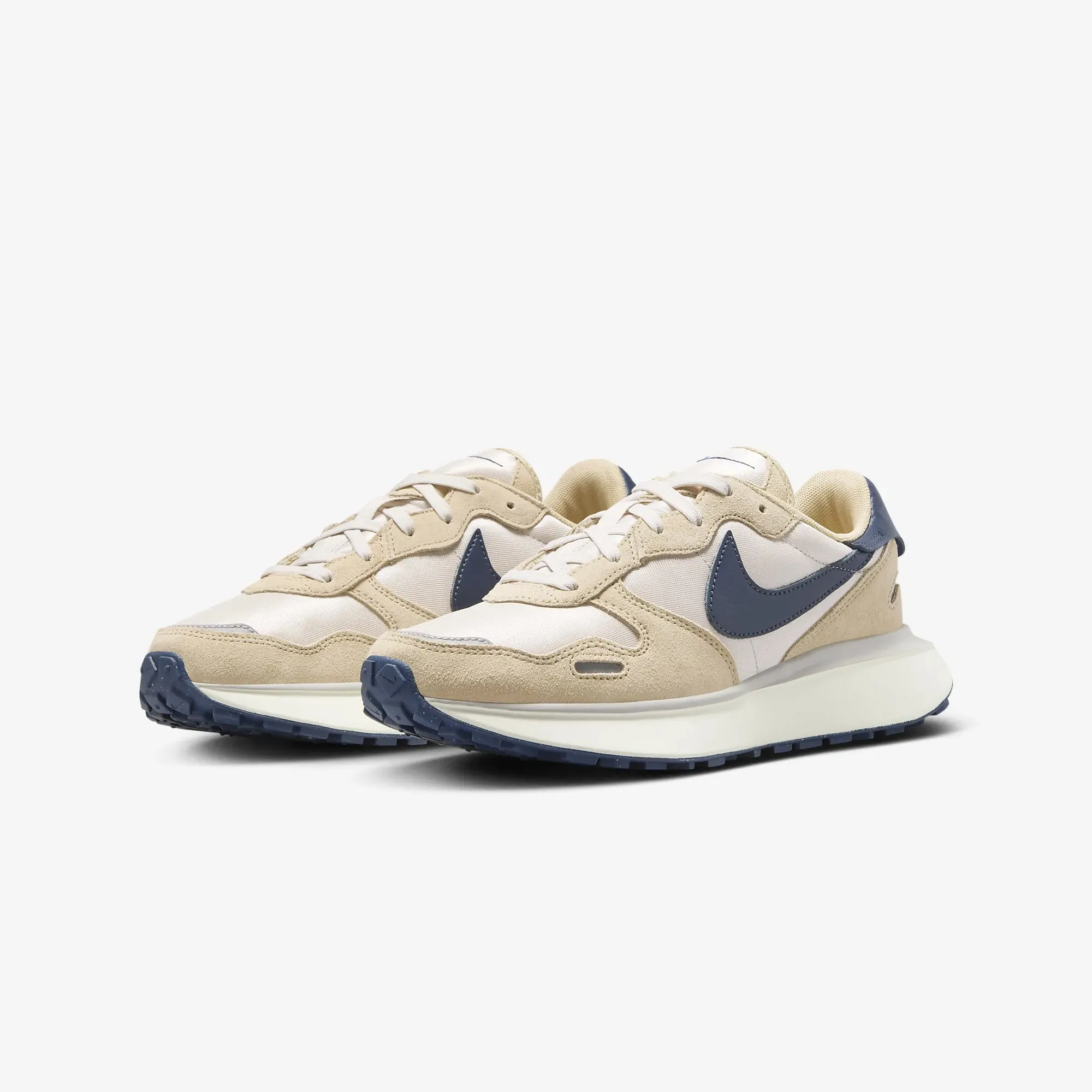 Nike | WMN'S PHOENIX WAFFLE  { LT OREWOOD BRN/MIDNIGHT NAVY-TEAM GOLD