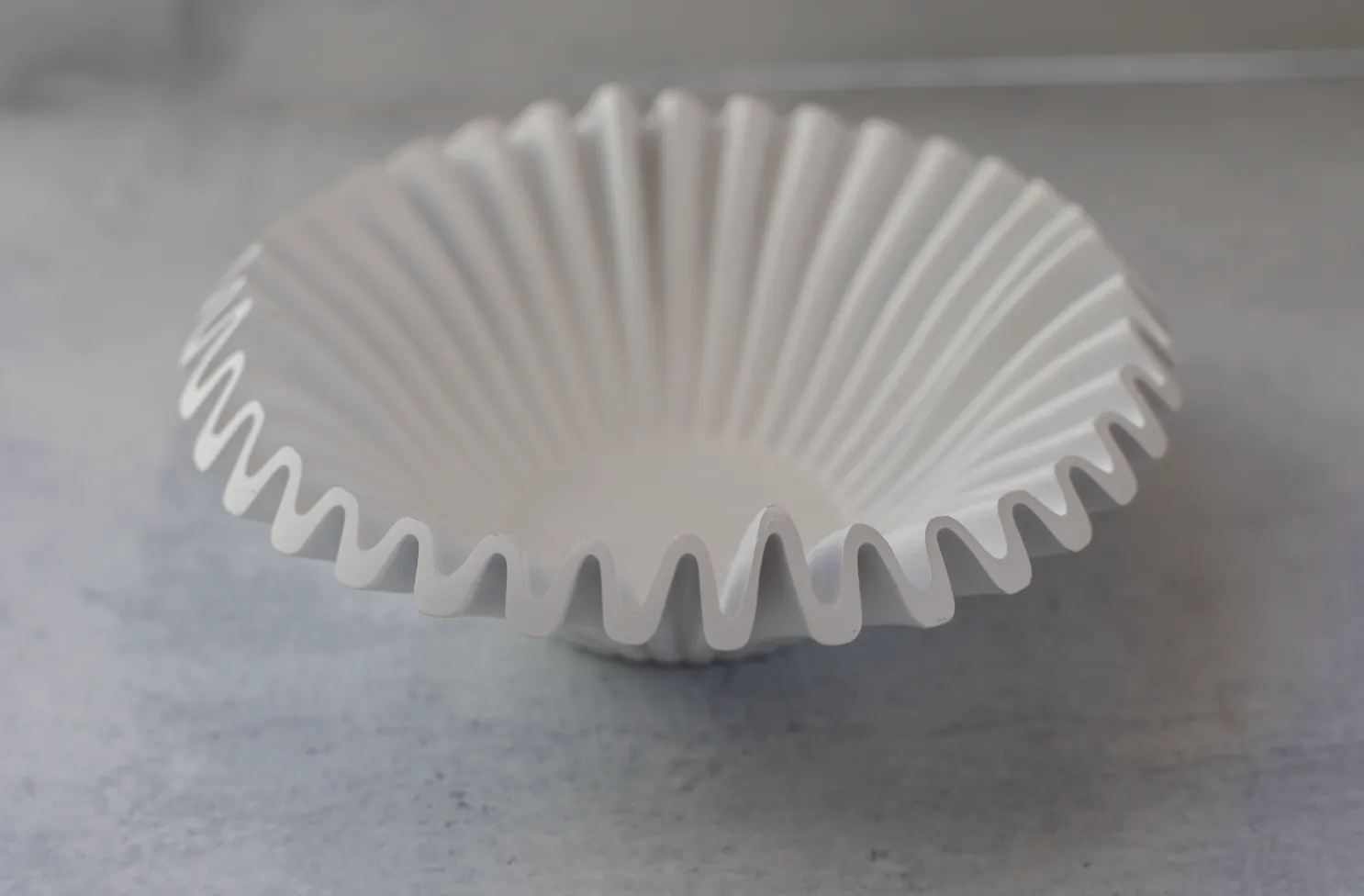 WHITE RUFFLE BOWL