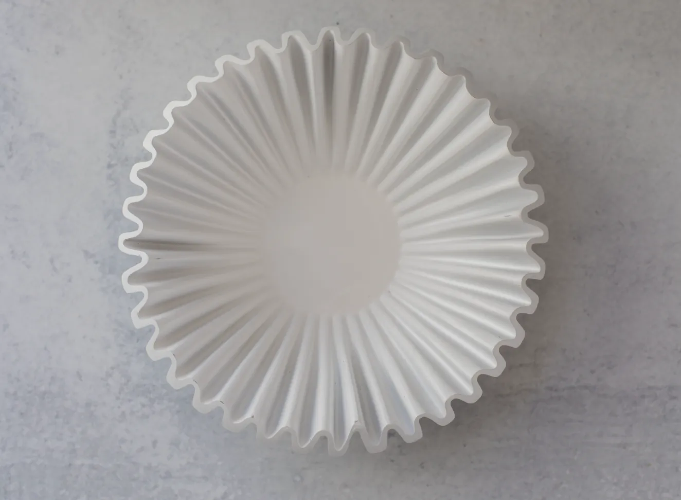 WHITE RUFFLE BOWL